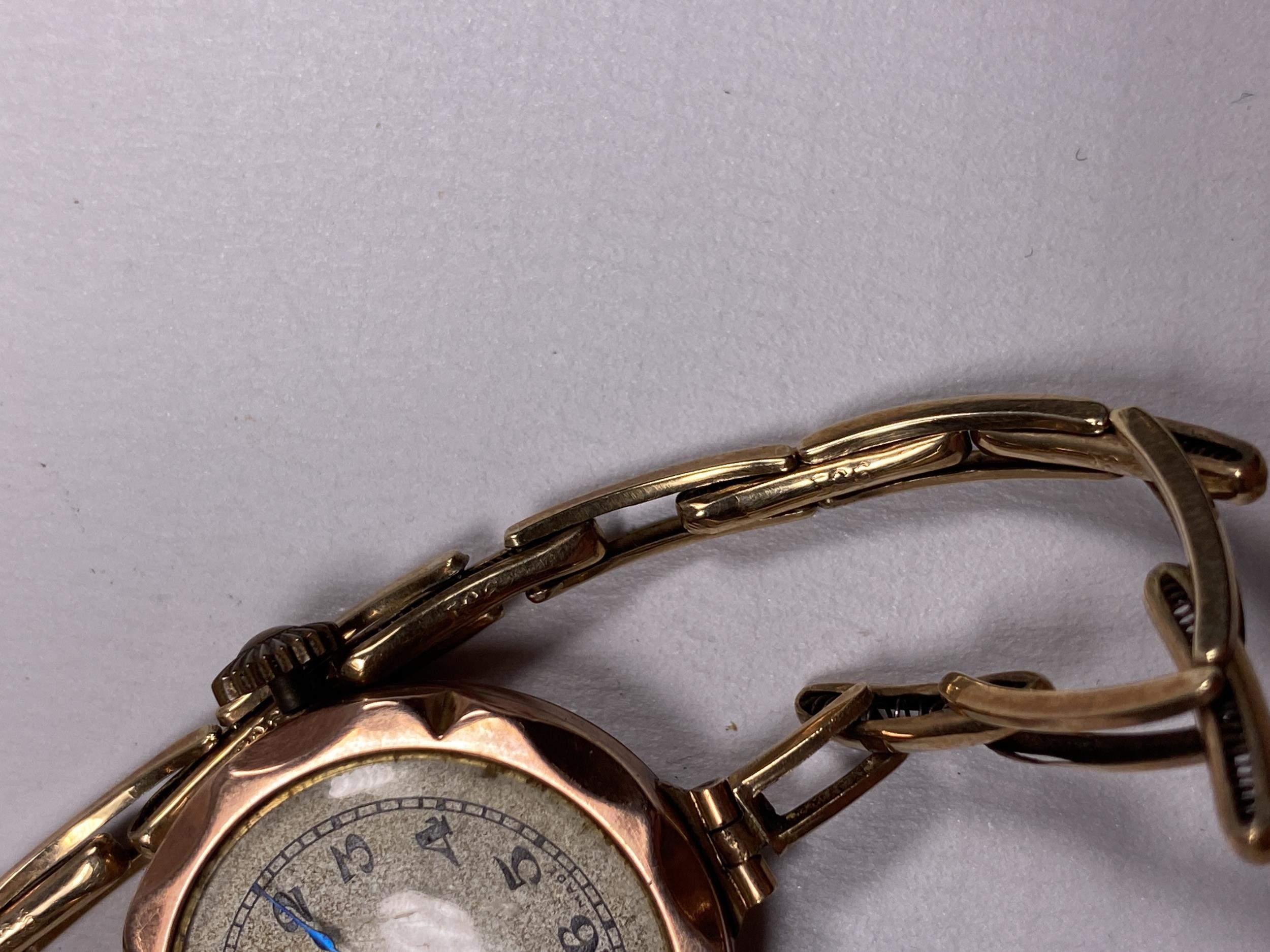 A 9CT YELLOW GOLD LADIES WATCH & STRAP, CIRCA 1910-1920, TOTAL WEIGHT 15.7G - Image 3 of 3