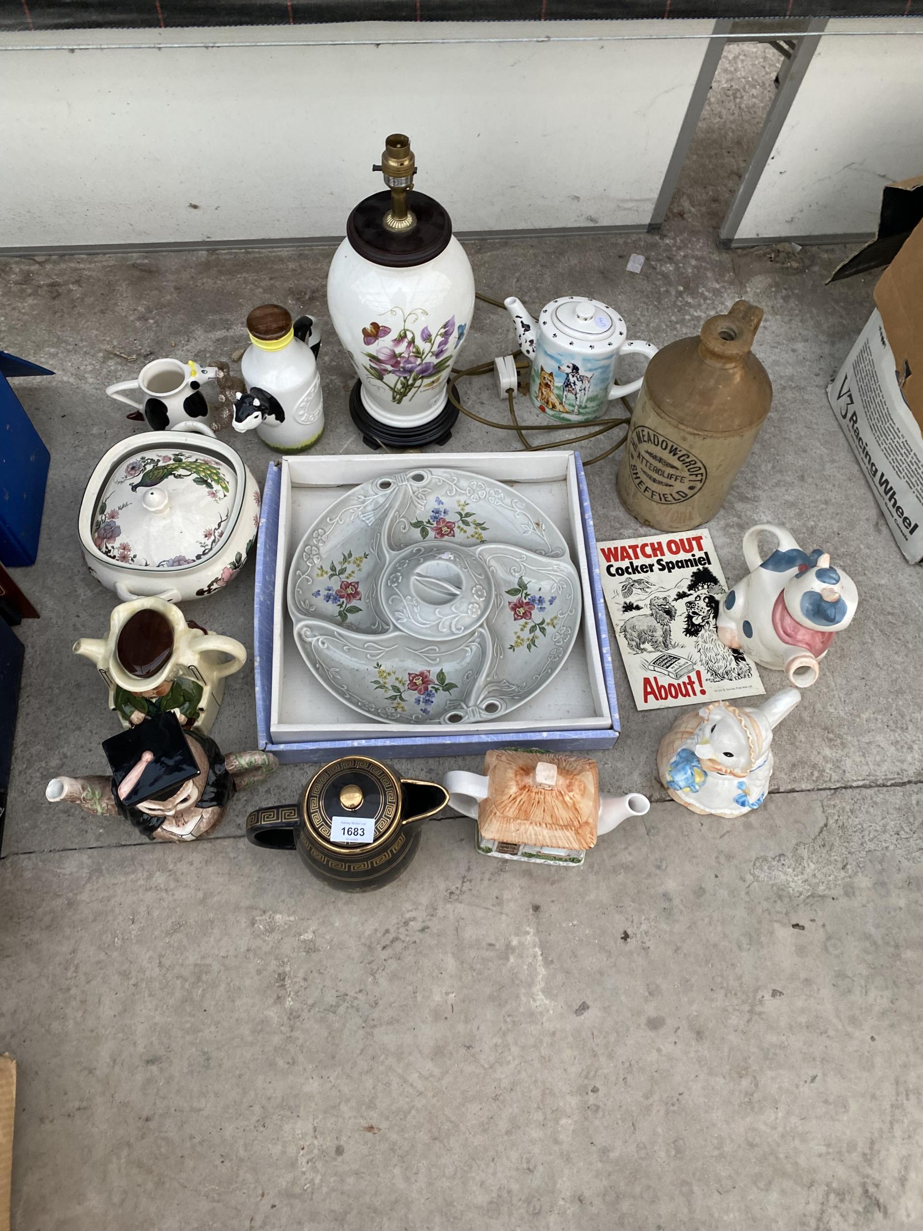 AN ASSORTMENT OF CERAMIC ITEMS TO INCLUDE CHARACTER TEAPOTS, A TABLE LAMP AND AN EARTHENWARE FLAGGON