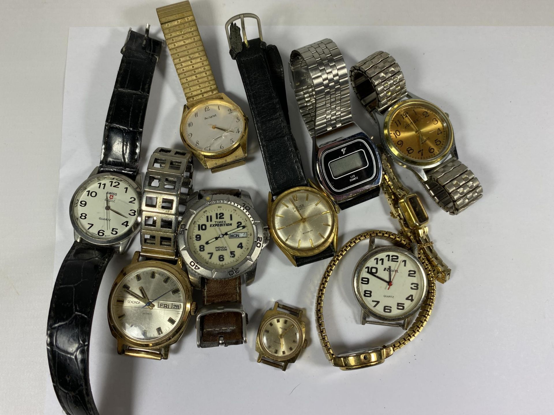 A GROUP OF VINTAGE WATCHES TO INCLUDE SEKONDA, TIMEX, MAJEX ETC