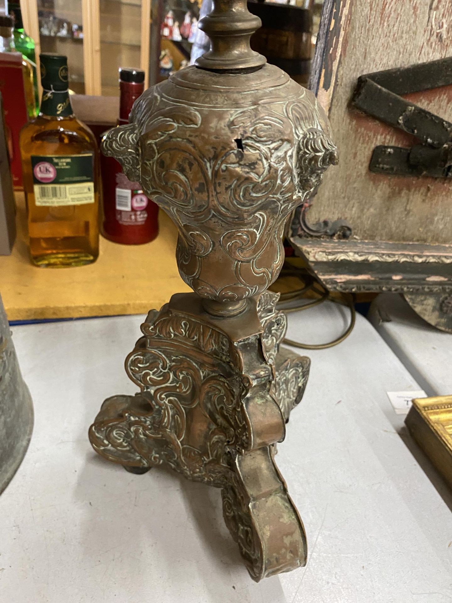 A VINTAGE COPPER LAMP BASE - Image 2 of 3