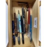 A MIXED LOT OF VINTAGE PENS