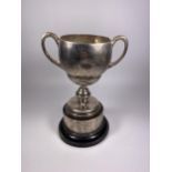 A GEORGE V SILVER TROPHY CUP, HALLMARKS FOR WAKELY & WHEELER, LONDON, 1927, INSCRIBED BRITISH