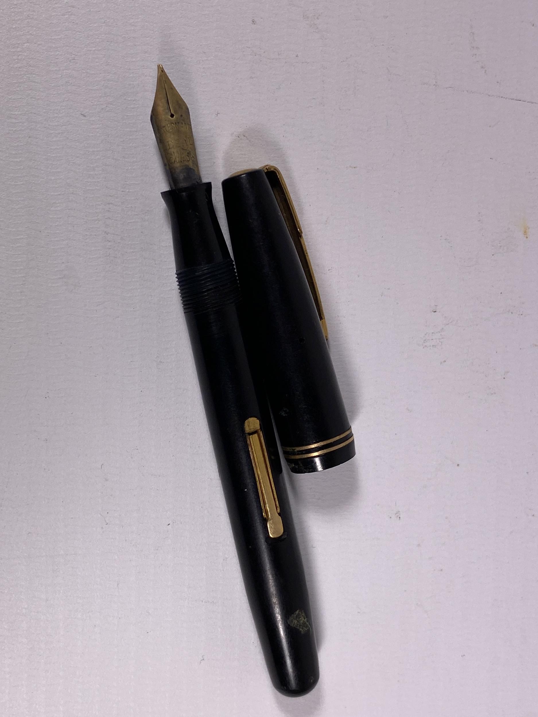 A VINTAGE WATERMAN'S IDEAL 14CT GOLD NIBBED FOUNTAIN PEN