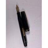 A VINTAGE WATERMAN'S IDEAL 14CT GOLD NIBBED FOUNTAIN PEN