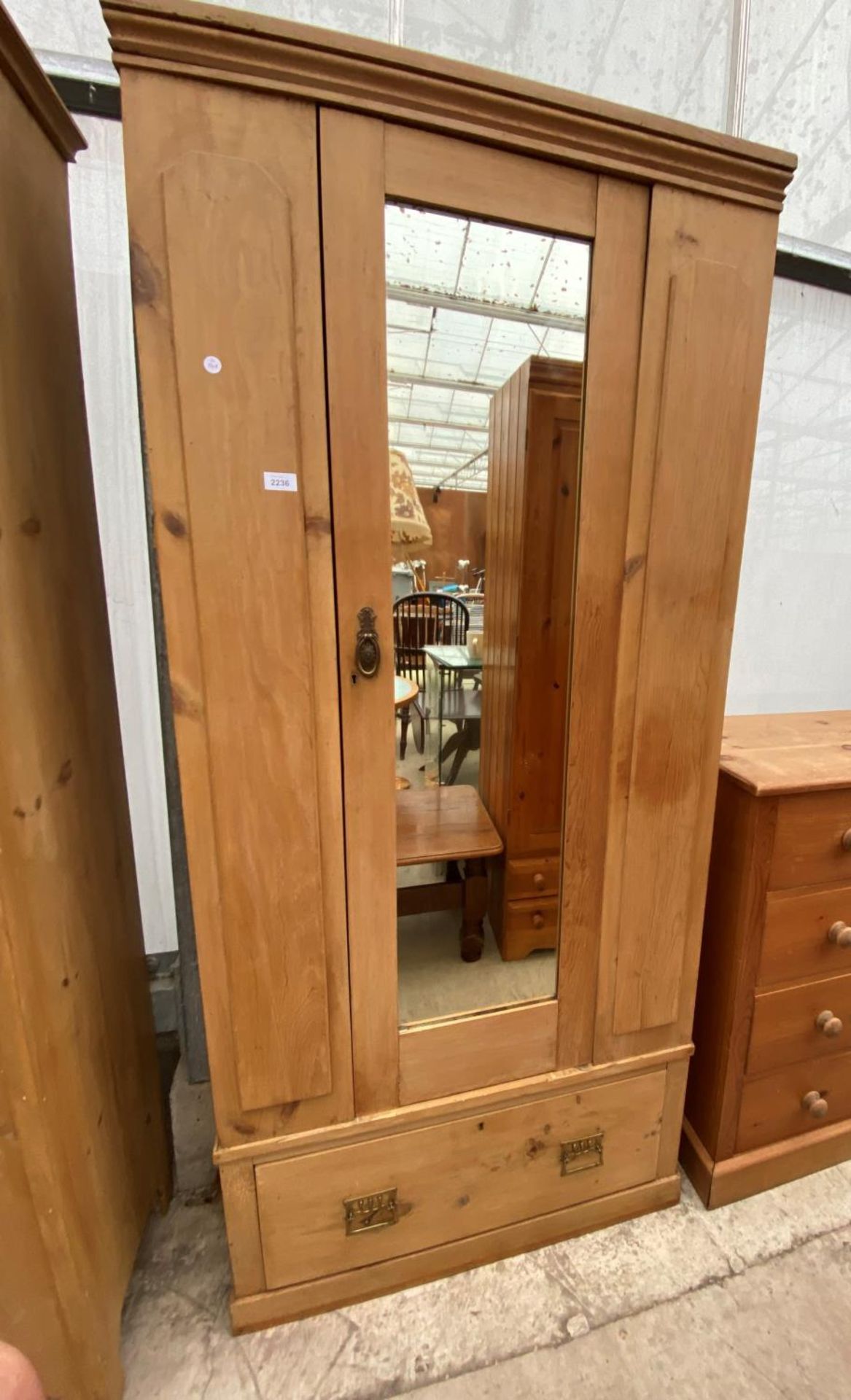 AN EARLY 20TH CENTURY PINE MIRROR-DOOR WARDROBE, 35" WIDE