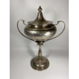 A LARGE GEORGE V SOLID SILVER TWIN HANDLED LIDDED TROPHY CUP, HALLMARKS FOR COLLIS & CO,