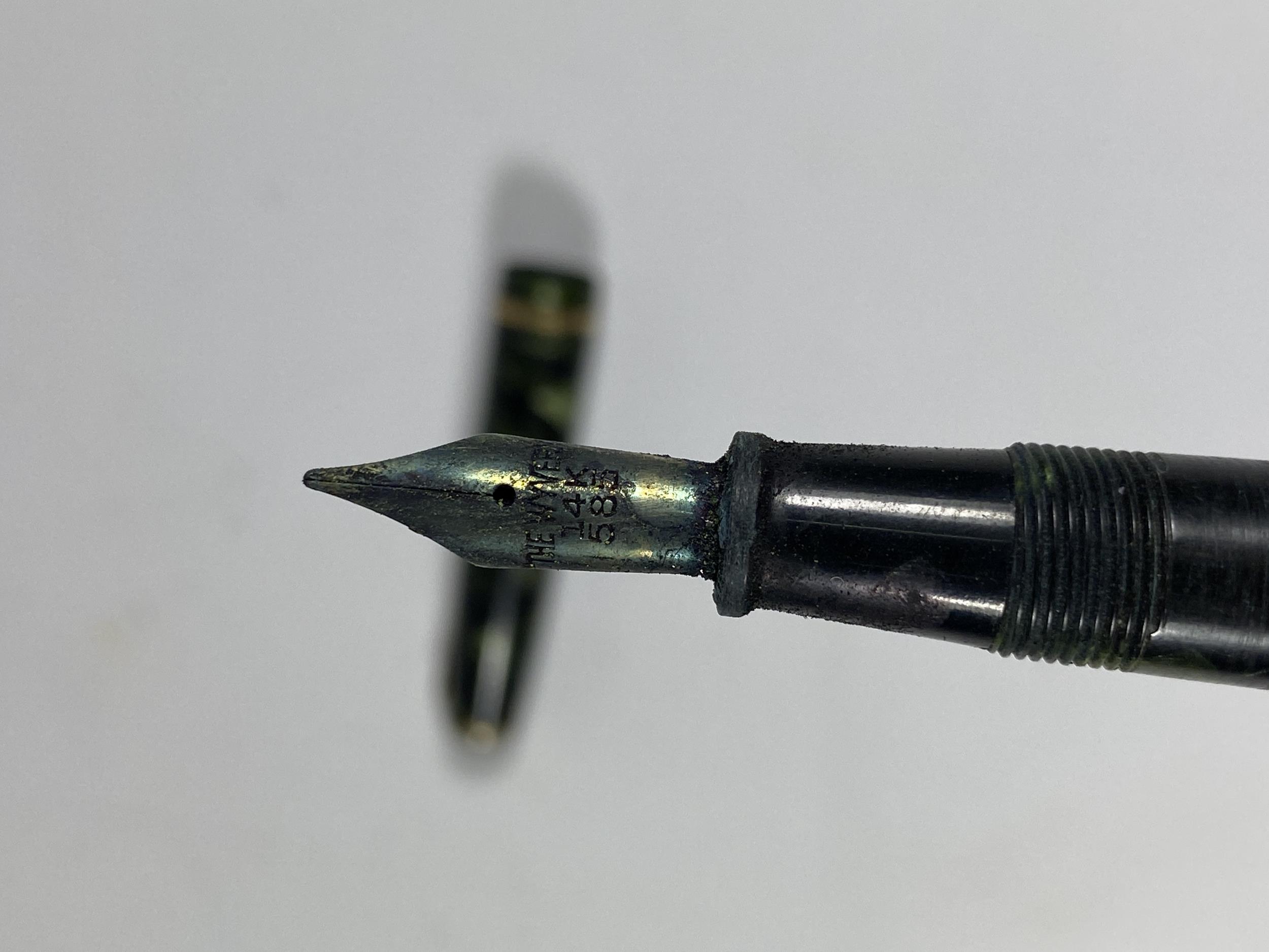 A VINTAGE WYVERN 14CT YELLOW GOLD NIBBED FOUNTAIN PEN - Image 2 of 3