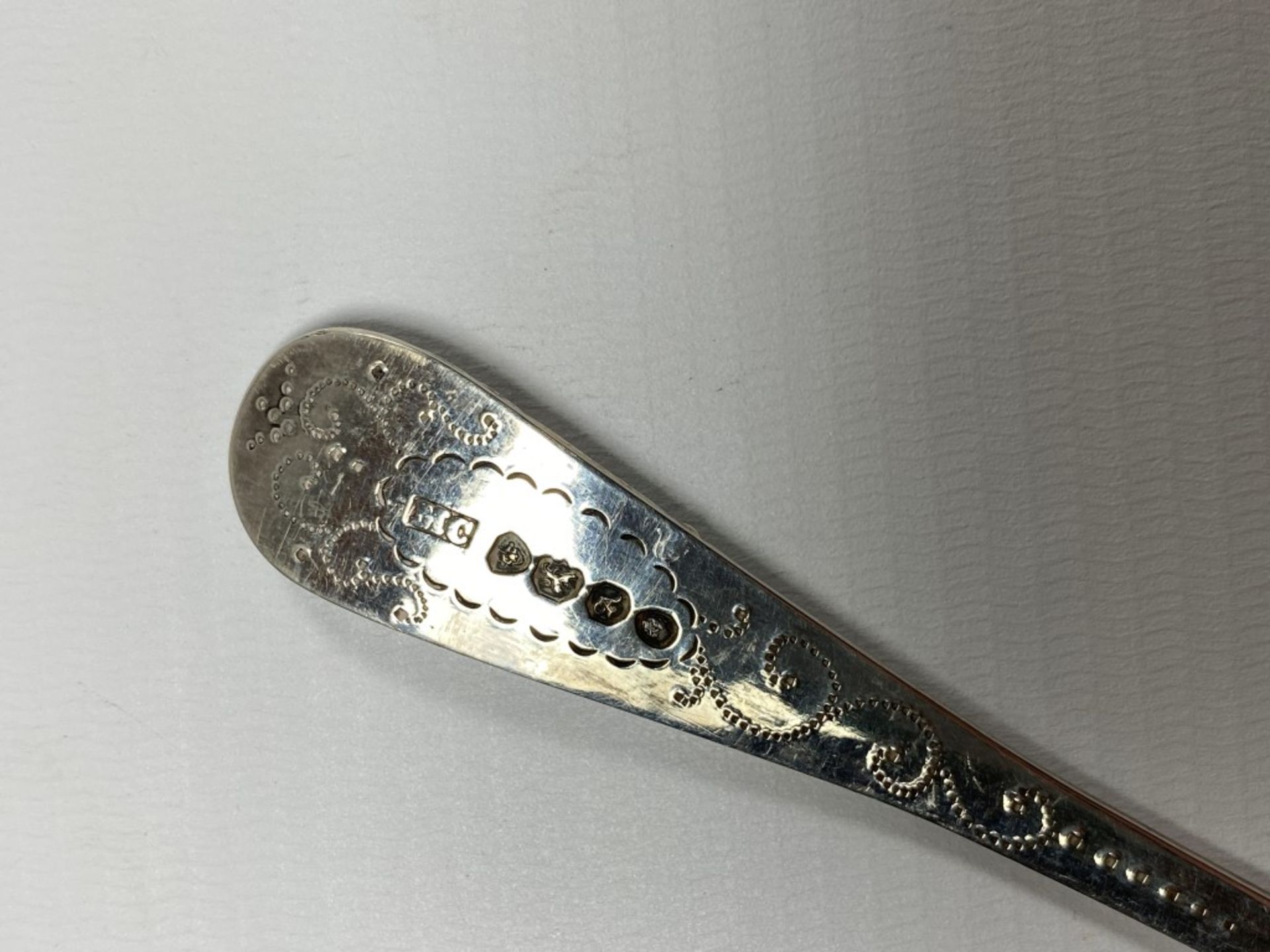 A WILLIAM IV SILVER BERRY SPOON, DATES TO LONDON, 1836, MAKER MARY CHAWNER (WIDOW OF WILLIAM CHAWNER - Image 3 of 3
