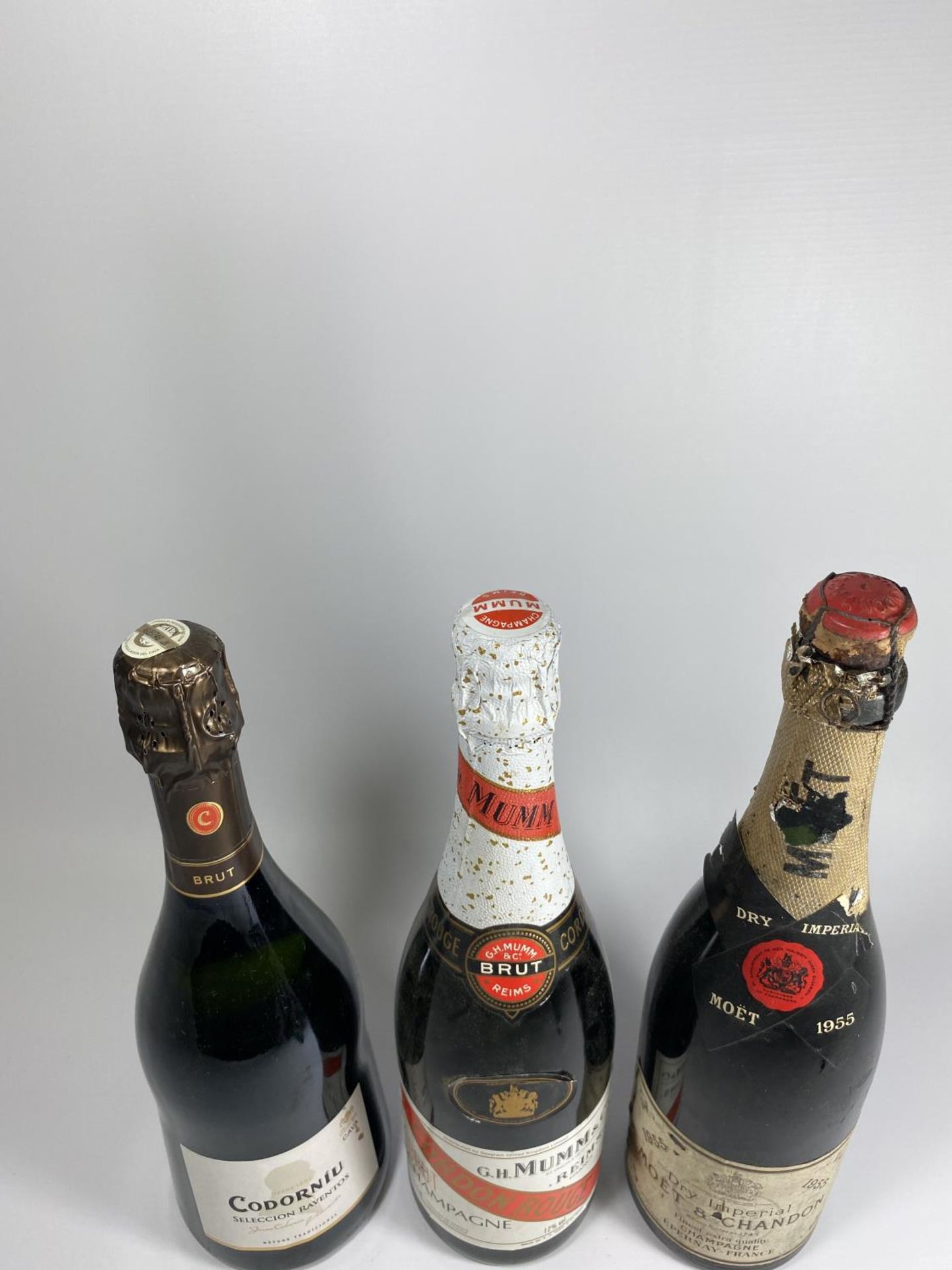 3 X 75CL BOTTLES - 1955 MOET & CHANDON DRY IMPERIAL, CODORNIU & MUMM & CO CHAMPAGNE - Image 3 of 4