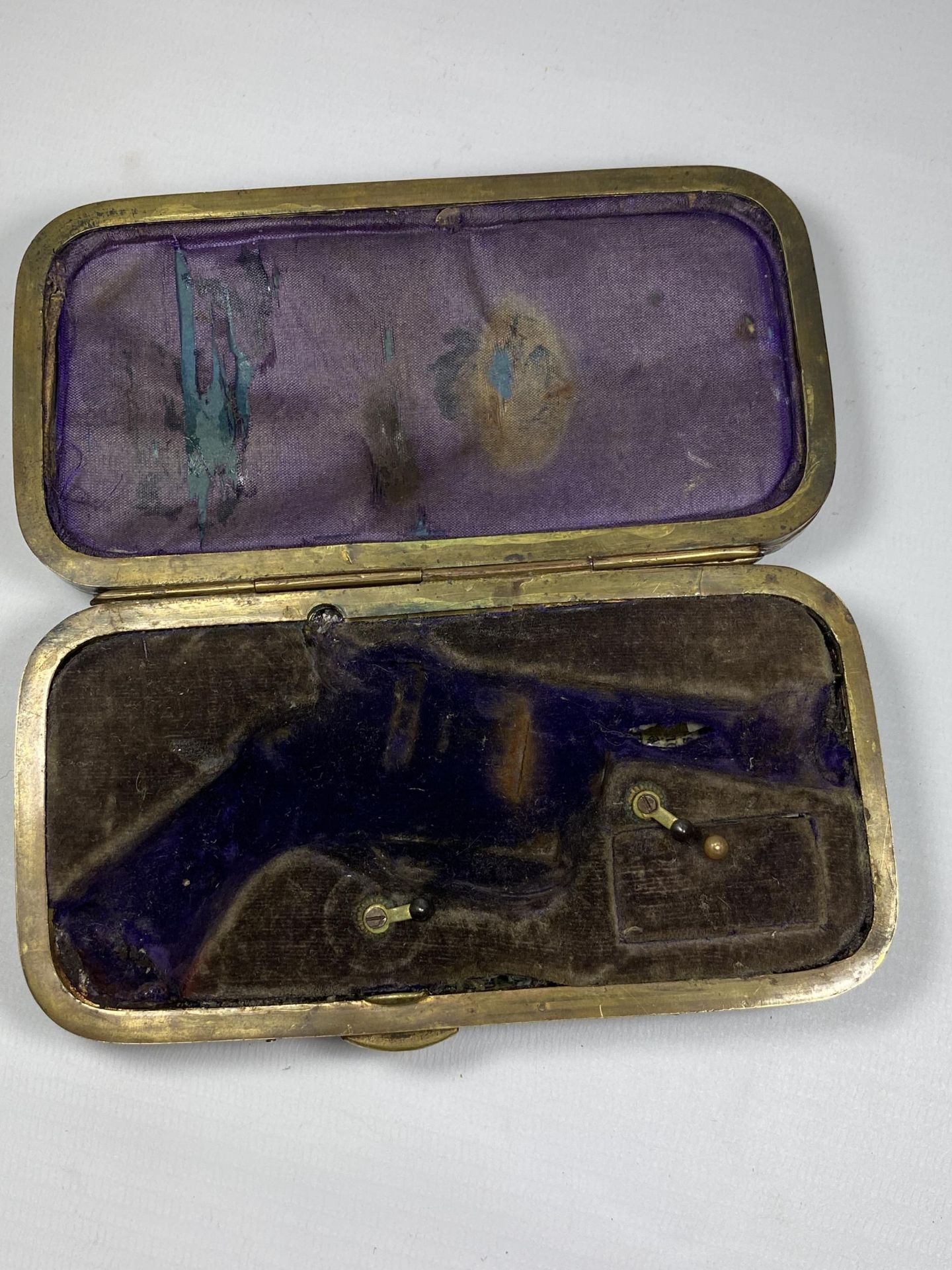 A RARE MID 19TH CENTURY TWIN SECTION GAMBLERS CASE CONTAINING A SIX SHOT PIN FIRE REVOLVER, LENGTH - Image 5 of 6