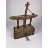 AN UNUSUAL 18TH CENTURY OAK WOODEN MOUSETRAP, HEIGHT 28CM