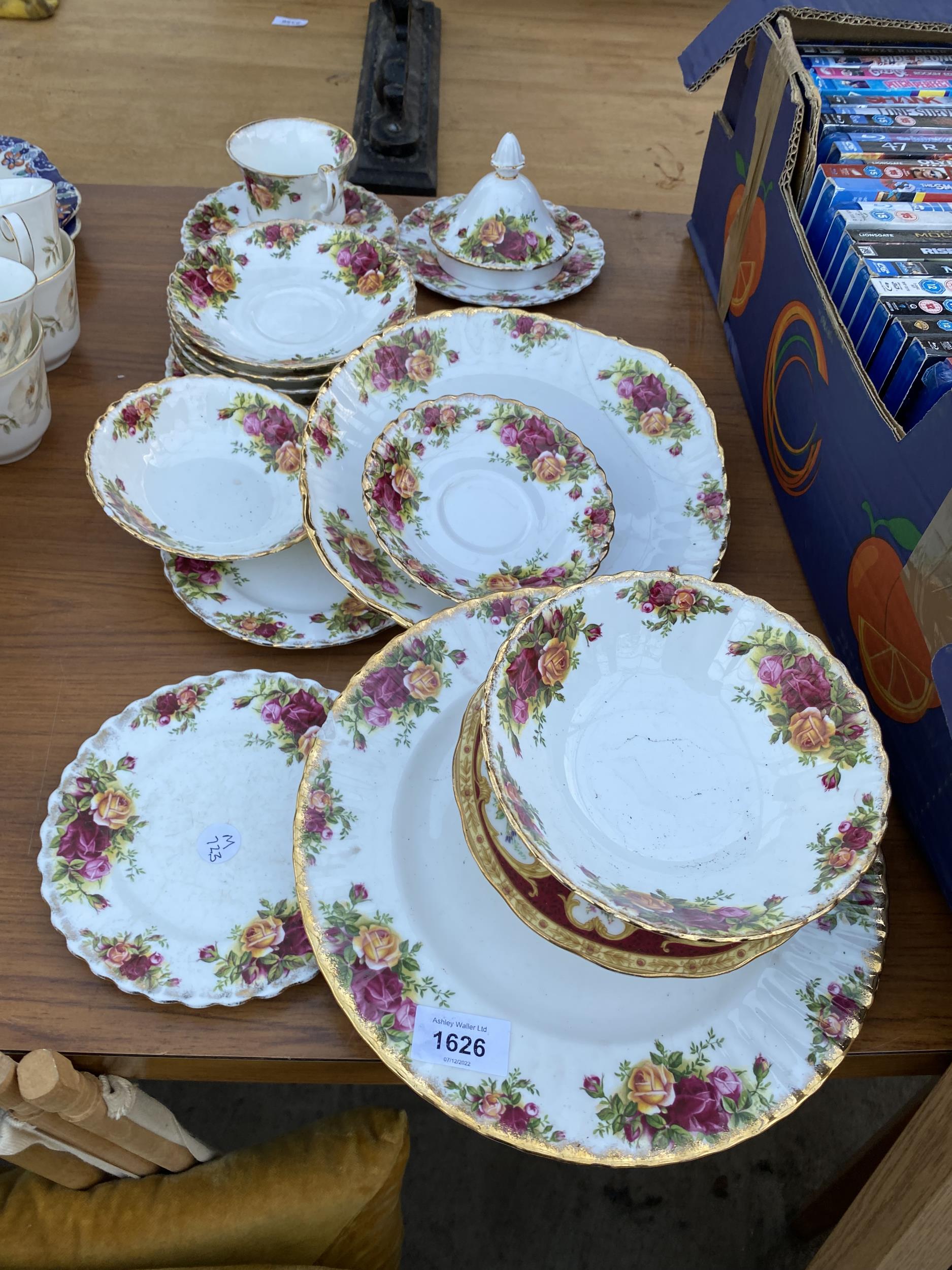 AN ASSORTMENT OF ROYAL ALBERT OLD COUNTRY ROSE ITEMS TO INCLUDE PLATES, SAUCERS AND A CUP ETC