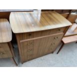 A MID 20TH CENTURY CHEST OF FOUR DRAWERS, 32.5" WIDE