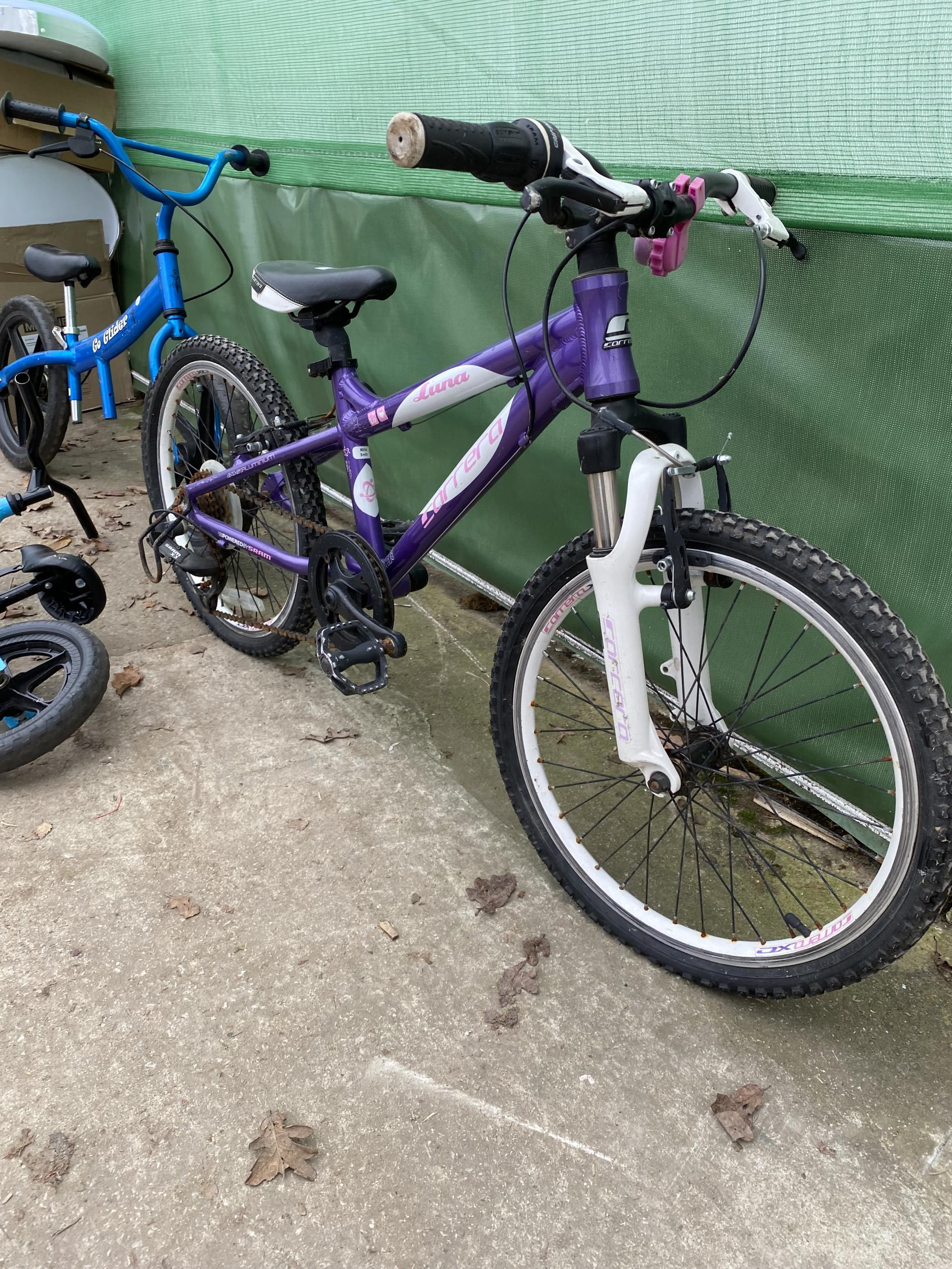 THREE CHILDRENS BIKES TO INCLUDE TWO BALANCE BIKES AND A CARRERA LUNA GIRLS BIKE WITH 7 SPEED GEAR - Image 5 of 5