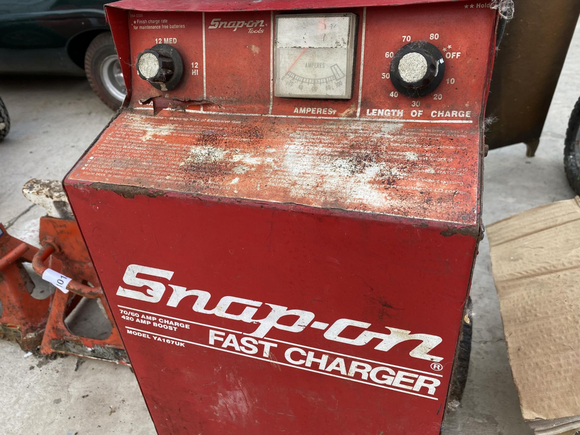 A SNAP-ON FAST CHARGER CAR BATTERY CHARGER - Image 2 of 2