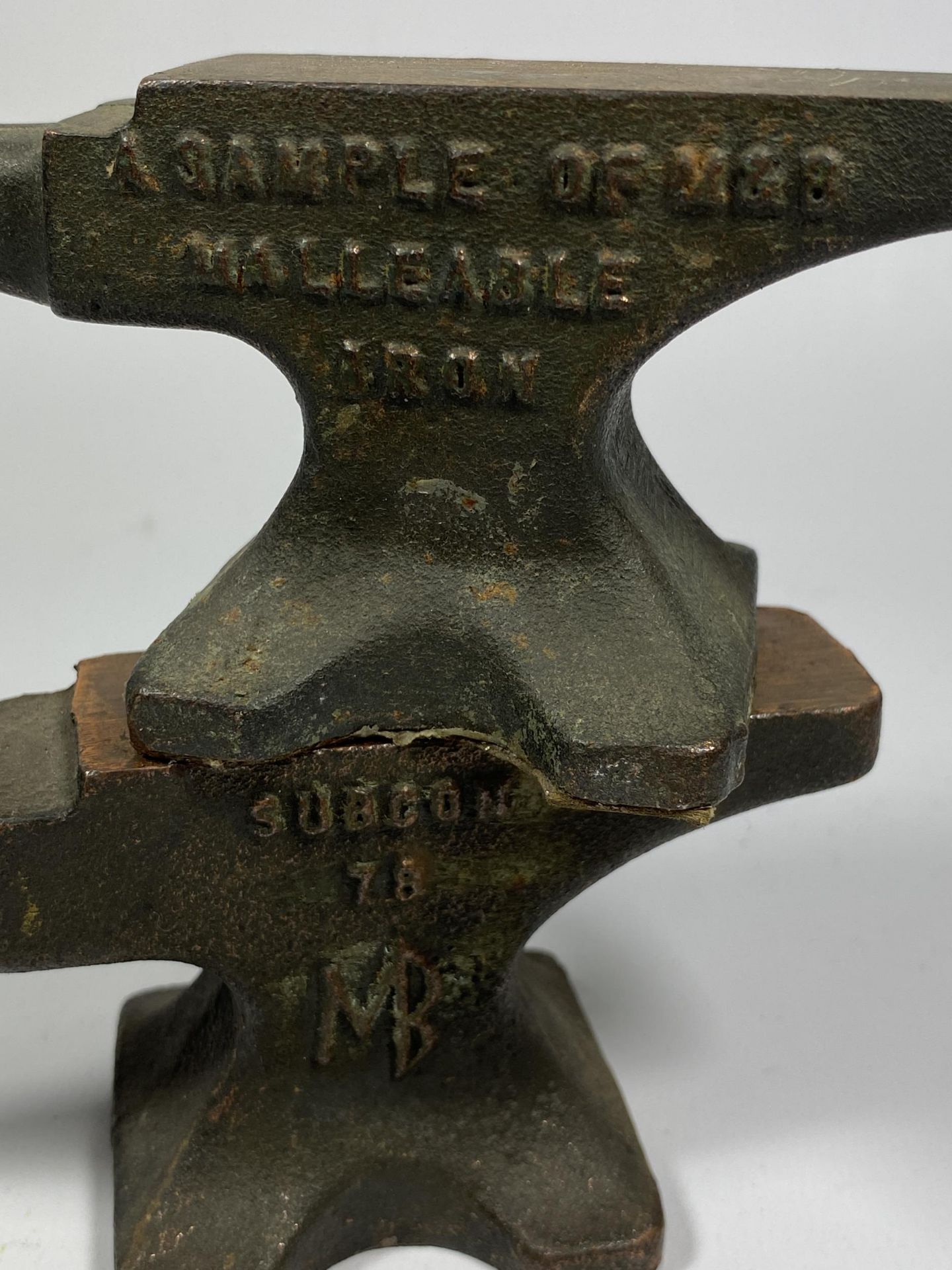 TWO VINTAGE HEAVY SAMPLE MINIATURE ANVILS - Image 2 of 2