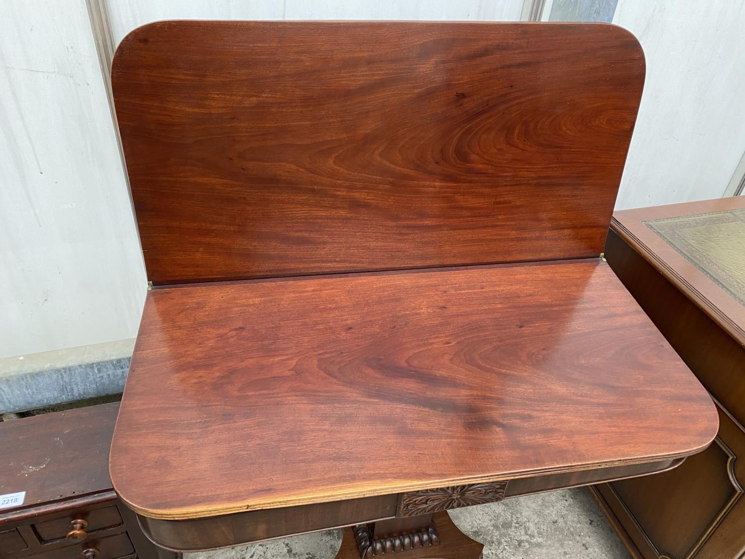 A 19TH CENTURY MAHOGANY FOLD-OVER CARD TABLE ON QUATREFOIL BASE WITH BRASS LION PAW FEET, 35" WIDE - Image 6 of 7