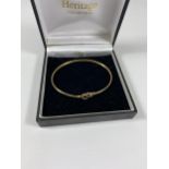 A BOXED 9CT YELLOW GOLD BANGLE, WEIGHT 3.67G