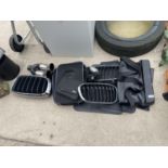 AN ASSORTMENT OF AUTOMOBILE ITEMS TO INCLUDE AN AUDI BAG, CAR MATS, GRILLS AND A LIGHT ETC