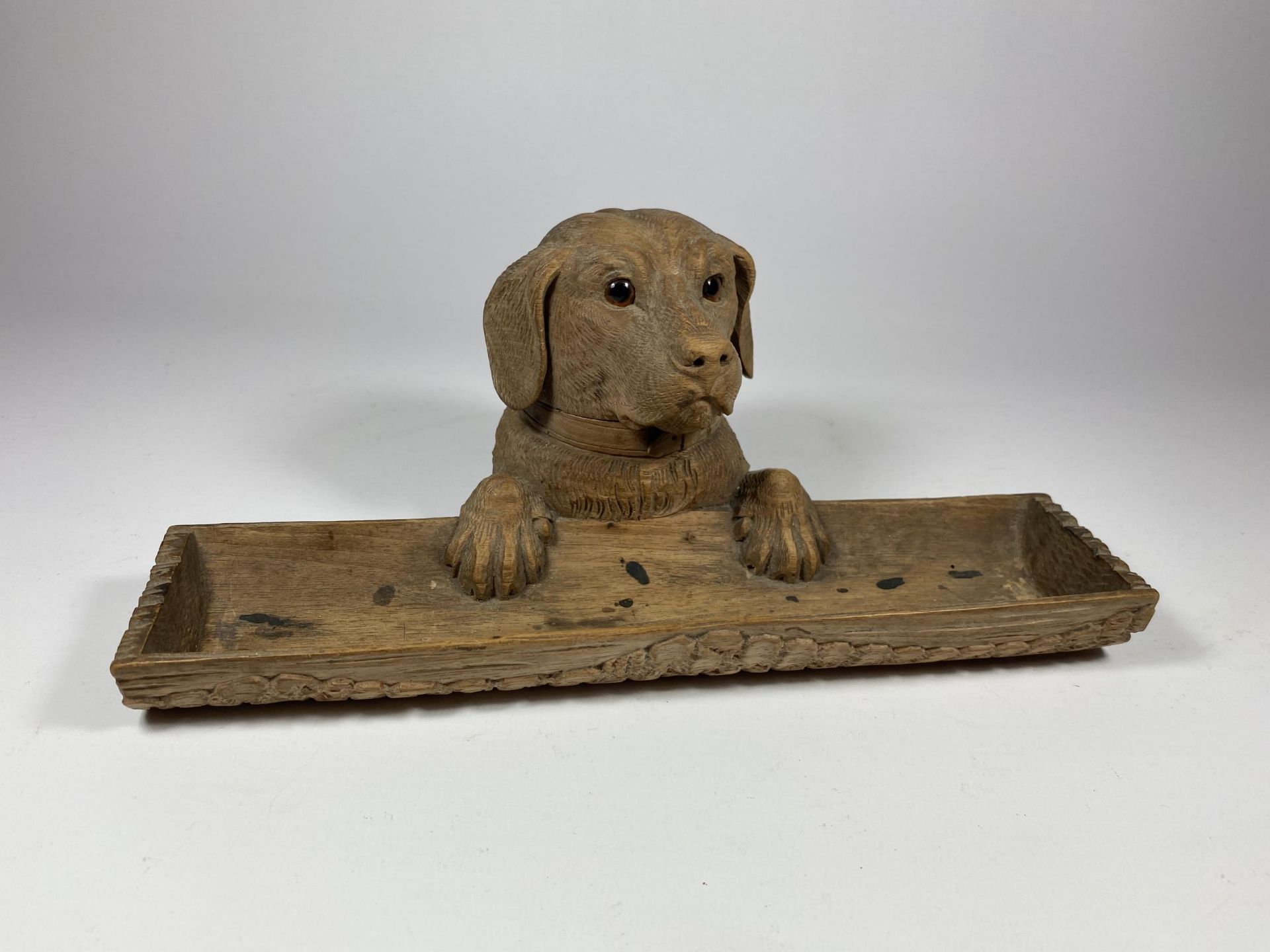 A 19TH CENTURY BAVARIAN BLACK FOREST CARVED DOG INKWELL WITH GENEVE MARK, LENGTH 24.5CM