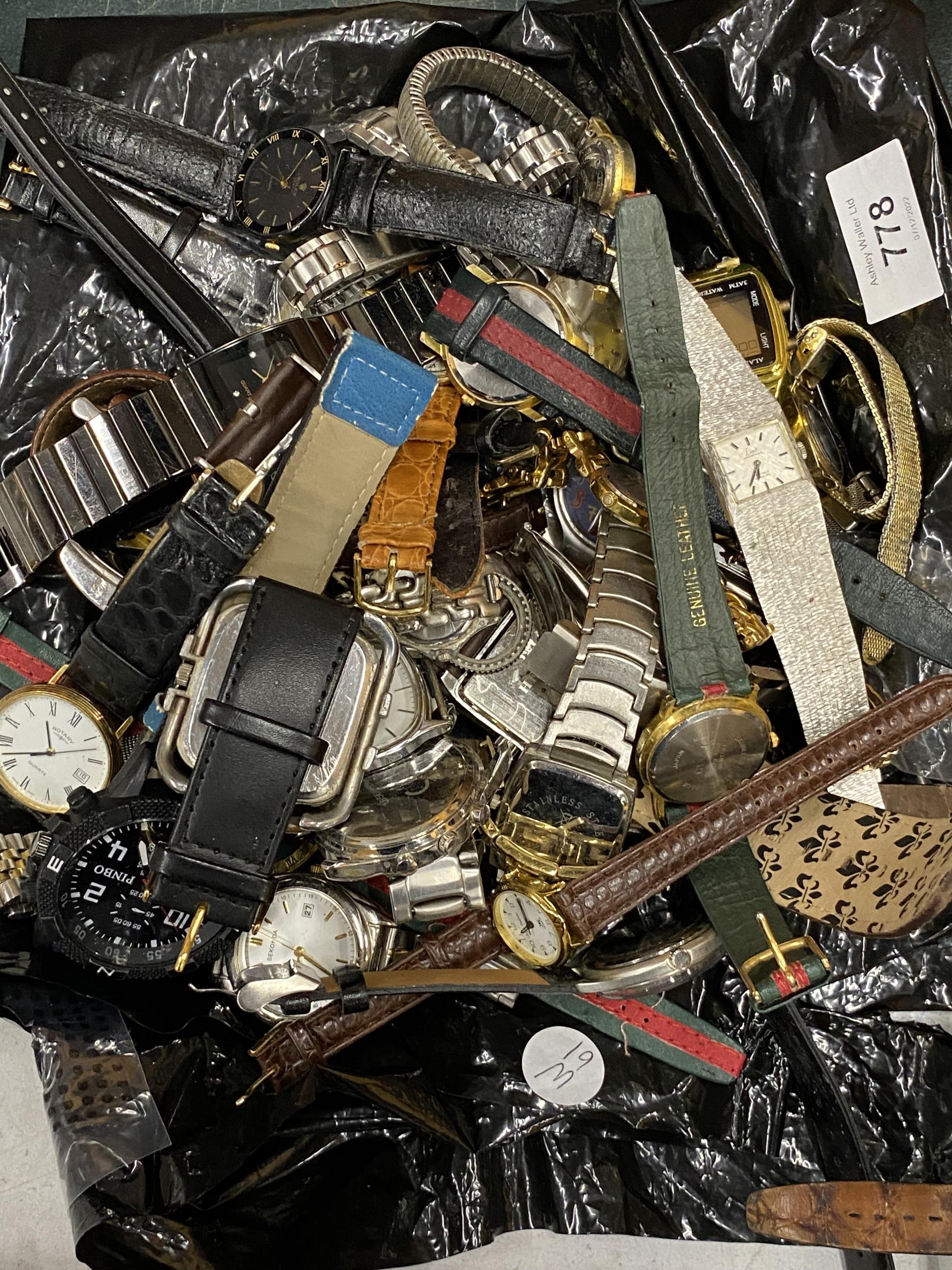 A LARGE GROUP OF ASSORTED WATCHES