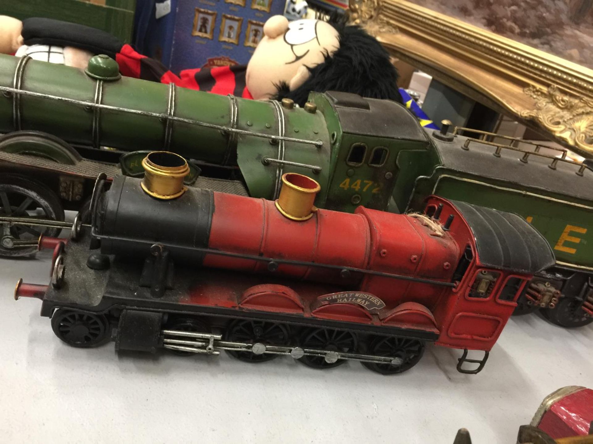 TWO TIN LOCOMOTIVE MODELS - 4472 & GREAT WESTERN RAILWAY - Bild 3 aus 6