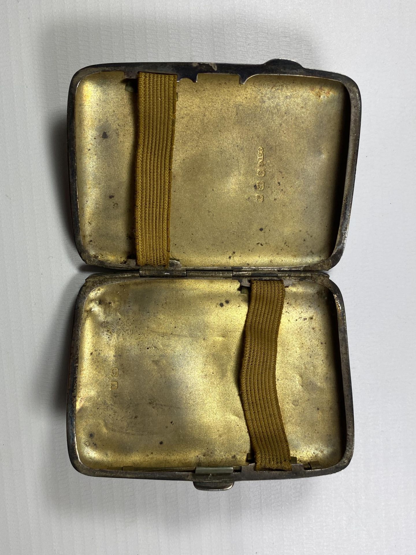 A HALLMARKED SILVER CIGARETTE CASE - Image 2 of 2