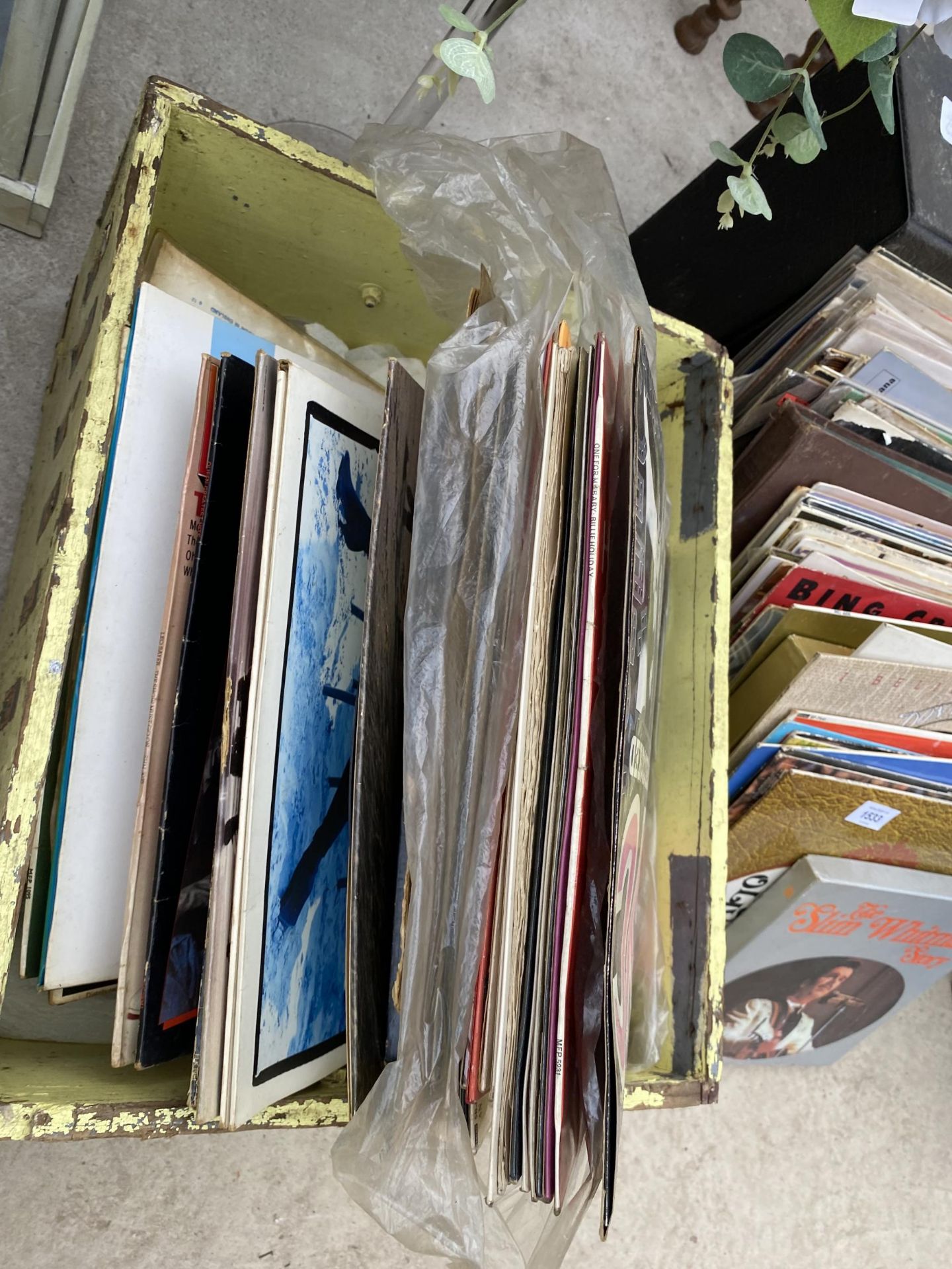 A LARGE ASSORTMENT OF VINTAGE LP RECORDS - Image 3 of 3