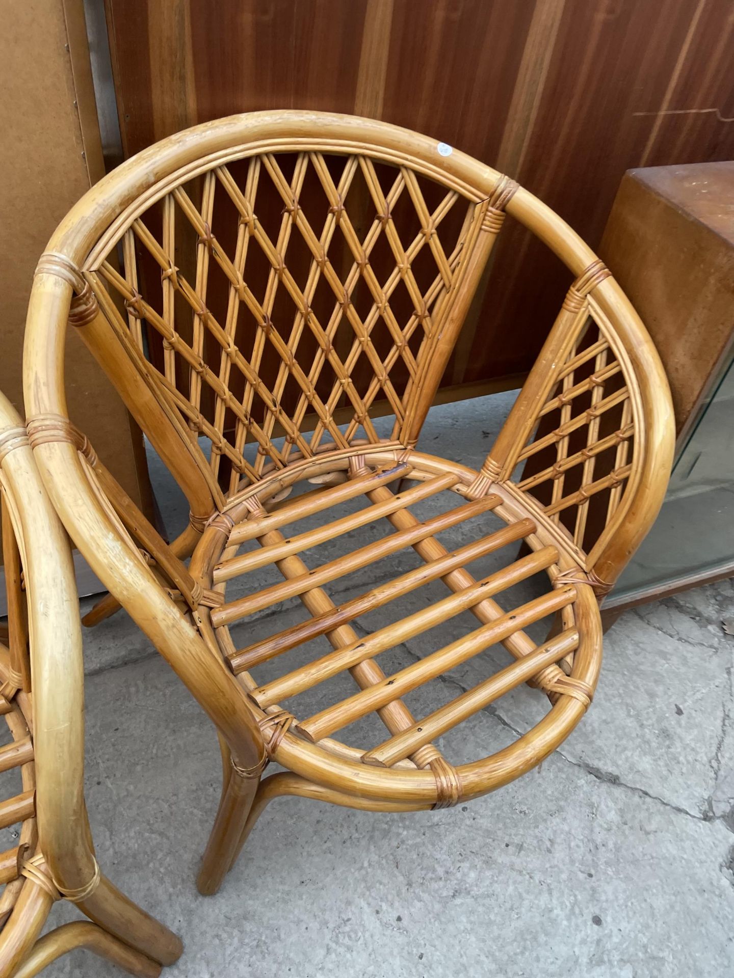 A WICKER AND BAMBOO SETTLE AND CHAIR, LACKING CUSHIONS - Image 3 of 3