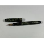 A VINTAGE PARKER 14CT GOLD NIBBED FOUNTAIN PEN