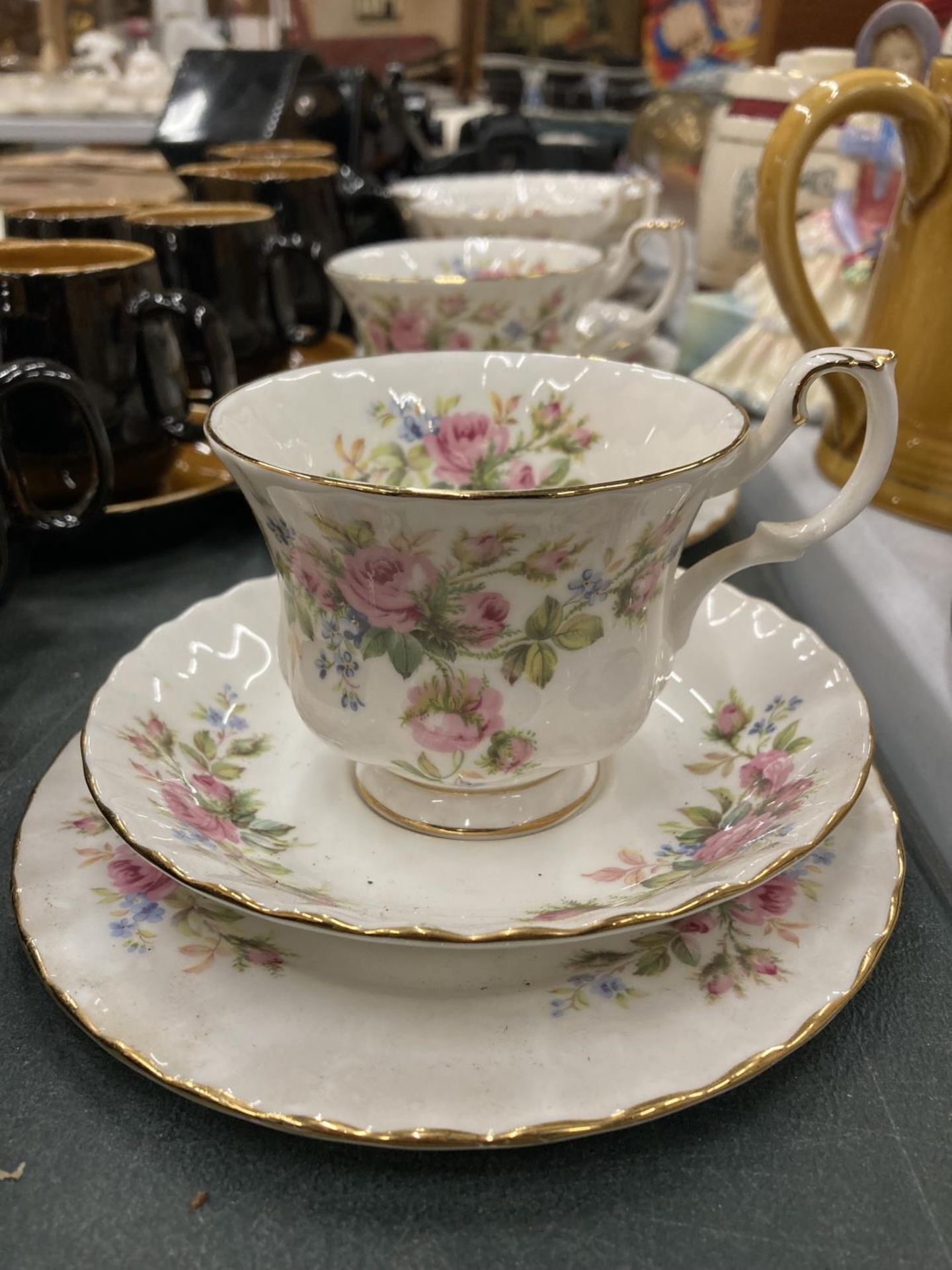 A QUANTITY OF ROYAL ALBERT 'MOSS ROSE' CUPS, SAUCERS, SIDE PLATES AND BOWLS, PLUS PRINKNASH CUPS, - Image 3 of 5