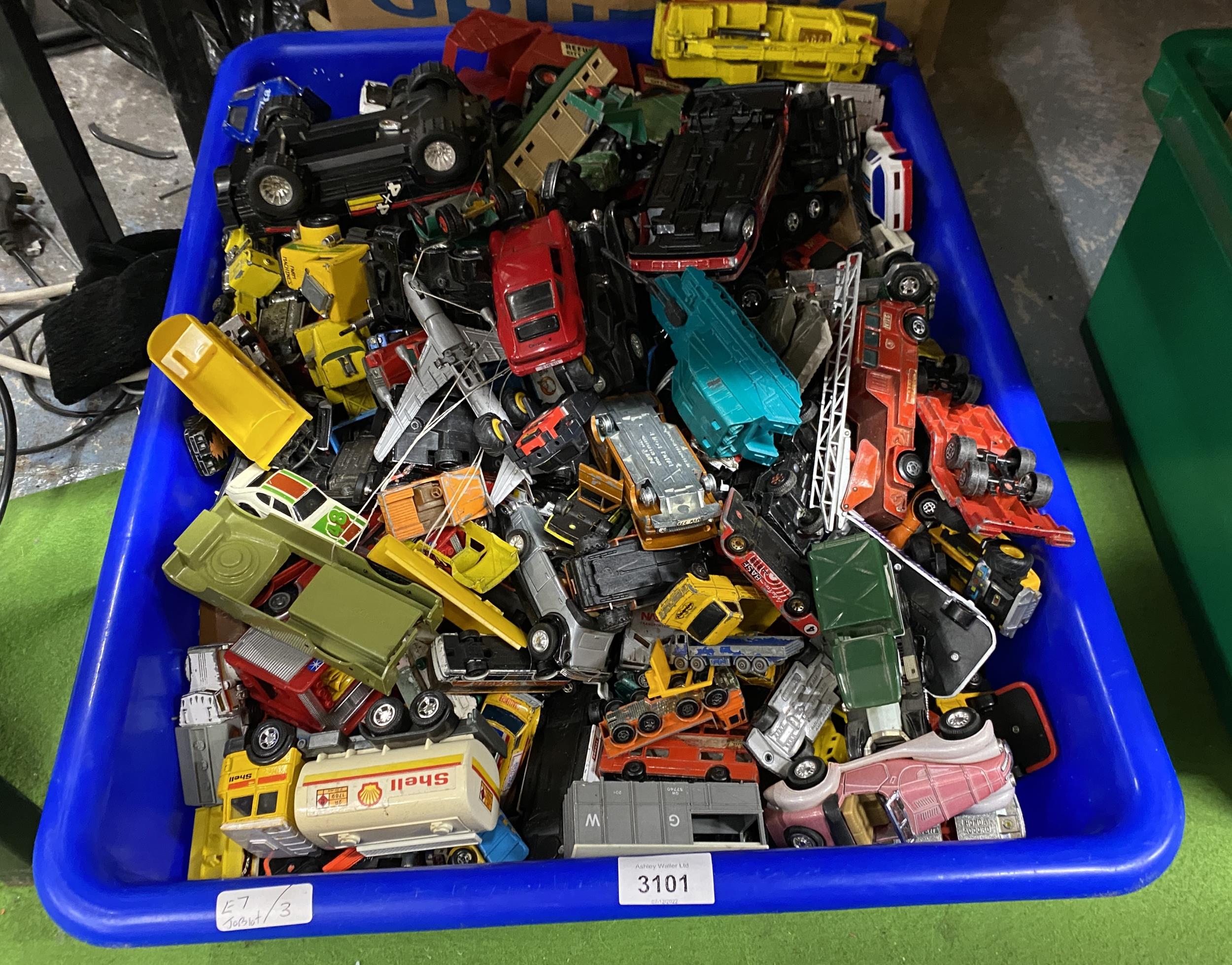 A VERY LARGE BOX OF ASSORTED CORGI, TRIANG AND DINKY TOYS - 1970'S TO 1990'S