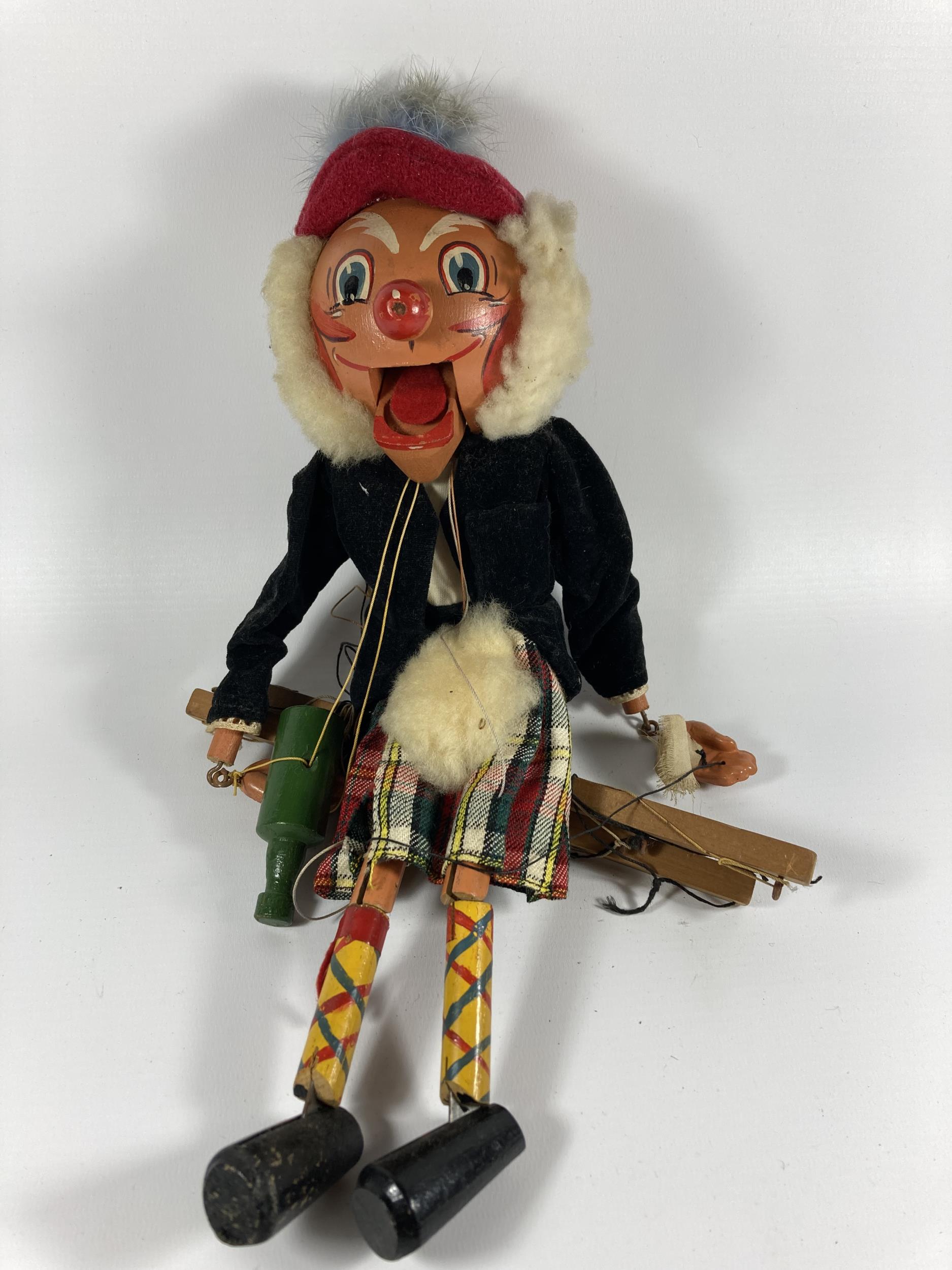 A VINTAGE 1950'S PELHAM PUPPET - MACBOOZLE IN ORIGINAL BOX