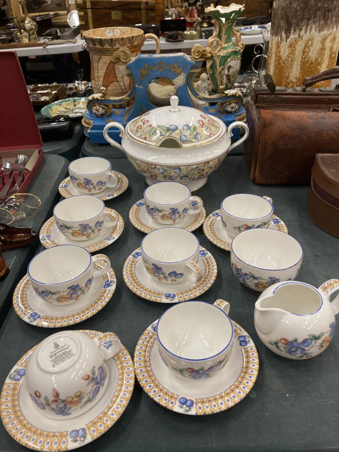 A QUANTITY OF ROYAL DOULTON EXPRESSIONS 'TANGLEWOOD' TO INCLUDE CUPS, SAUCERS, A TUREEN AND A
