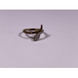 A 9CT YELLOW GOLD SNAKE DESIGN & DIAMOND RING, WEIGHT 1.5G