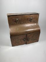 AN ARTS AND CRAFTS 1912 COPPER DESKSTAND WITH LIFT UP TOP SECTION, TWO SMALL DRAWERS AND LOWER DOORS
