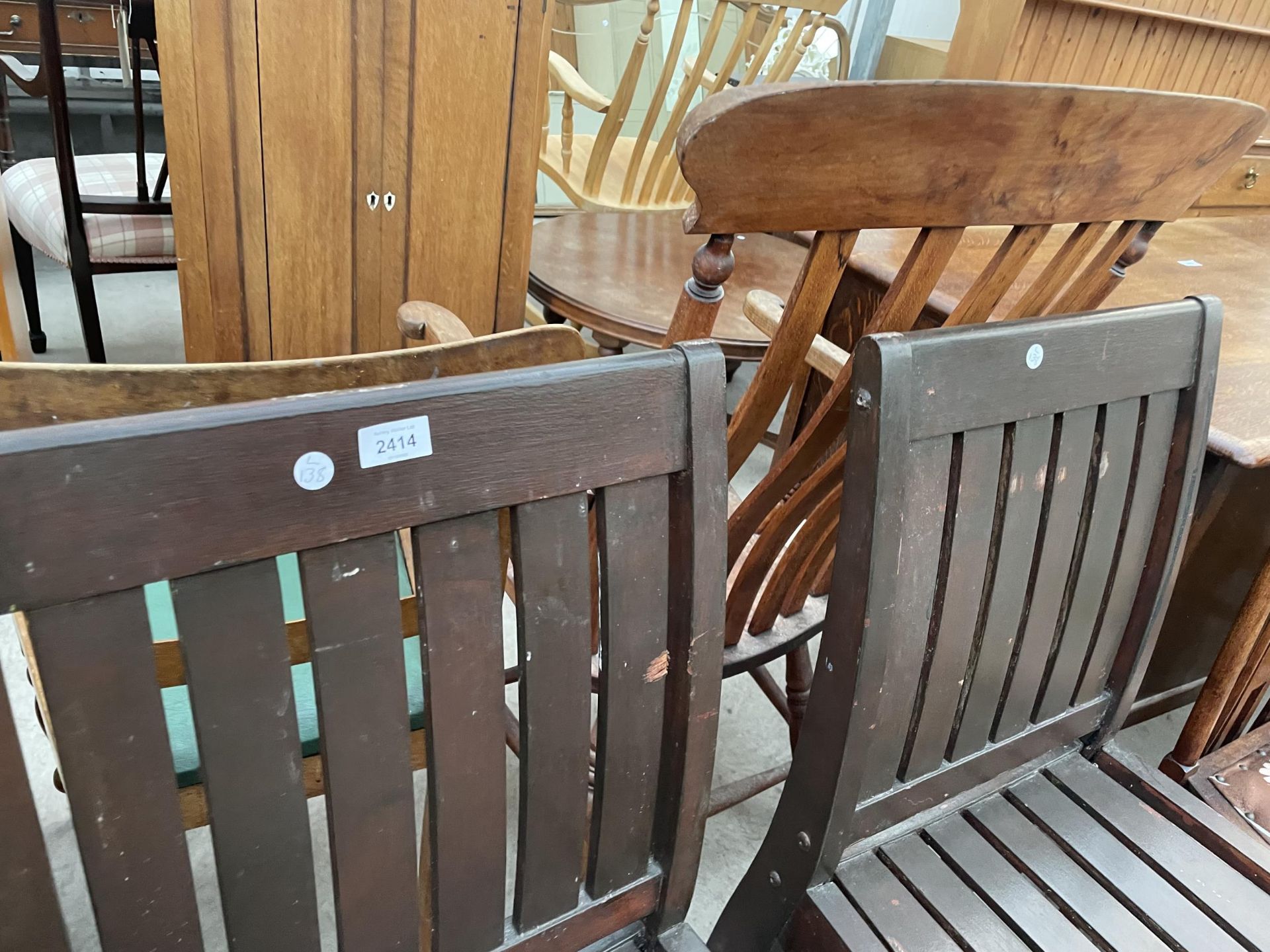 A PAIR OF MODERN HARDWOOD PATIO CHAIRS - Image 2 of 3