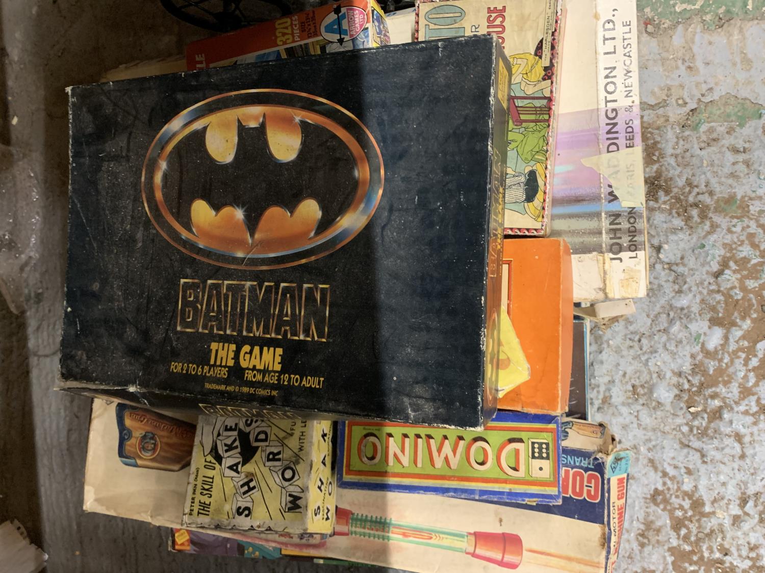 A MIXED LOT OF VINTAGE BOARD GAMES, HAUNTED HOUSE, BATMAN INCLUDING DR WHO DODGE THE DALEKS, COMET - Image 4 of 4