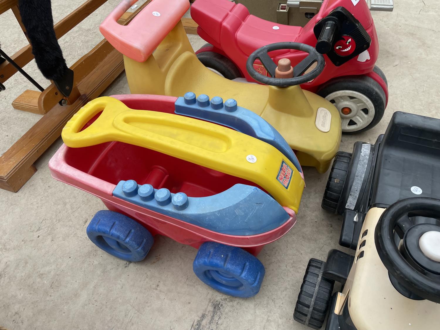 AN ASSORTMENT OF CHILDRENS TOYS TO INCLUDE A TRACTOR, A MOTRO BIKE AND A MEGABLOCKS TROLLEY ETC - Image 2 of 2