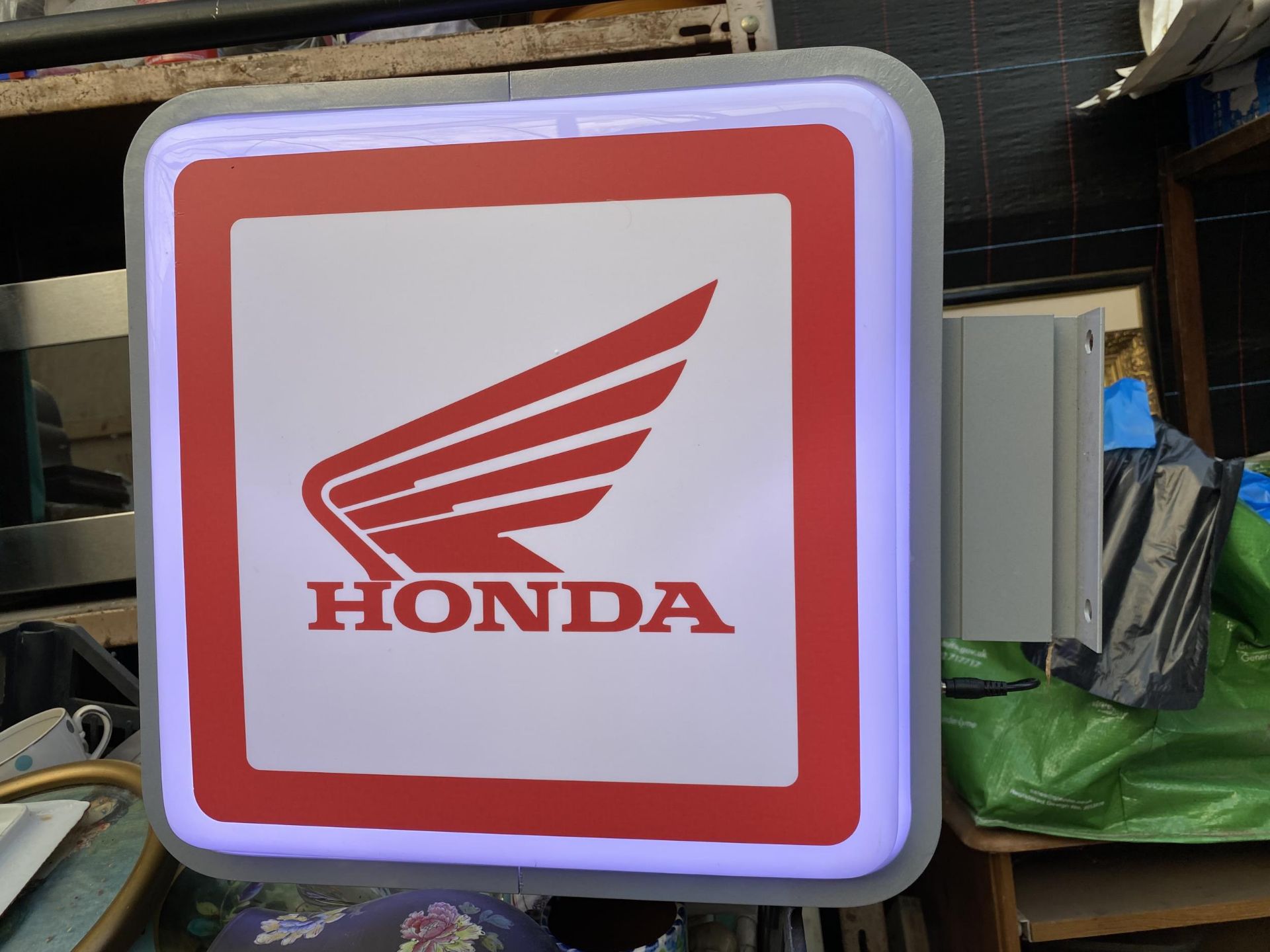 A HONDA DOUBLE SIDED ILLUMINATED LIGHT BOX SIGN - WORKING ORDER AT TIME OF CATALOGUING. WIDTH - Image 4 of 7