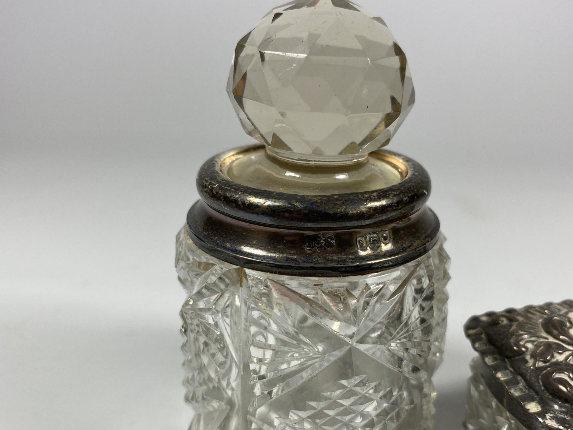 TWO HALLMARKED SILVER AND CUT GLASS DRESSING TABLE ITEMS - PERFUME BOTTLE & TRINKET BOX - Image 2 of 3