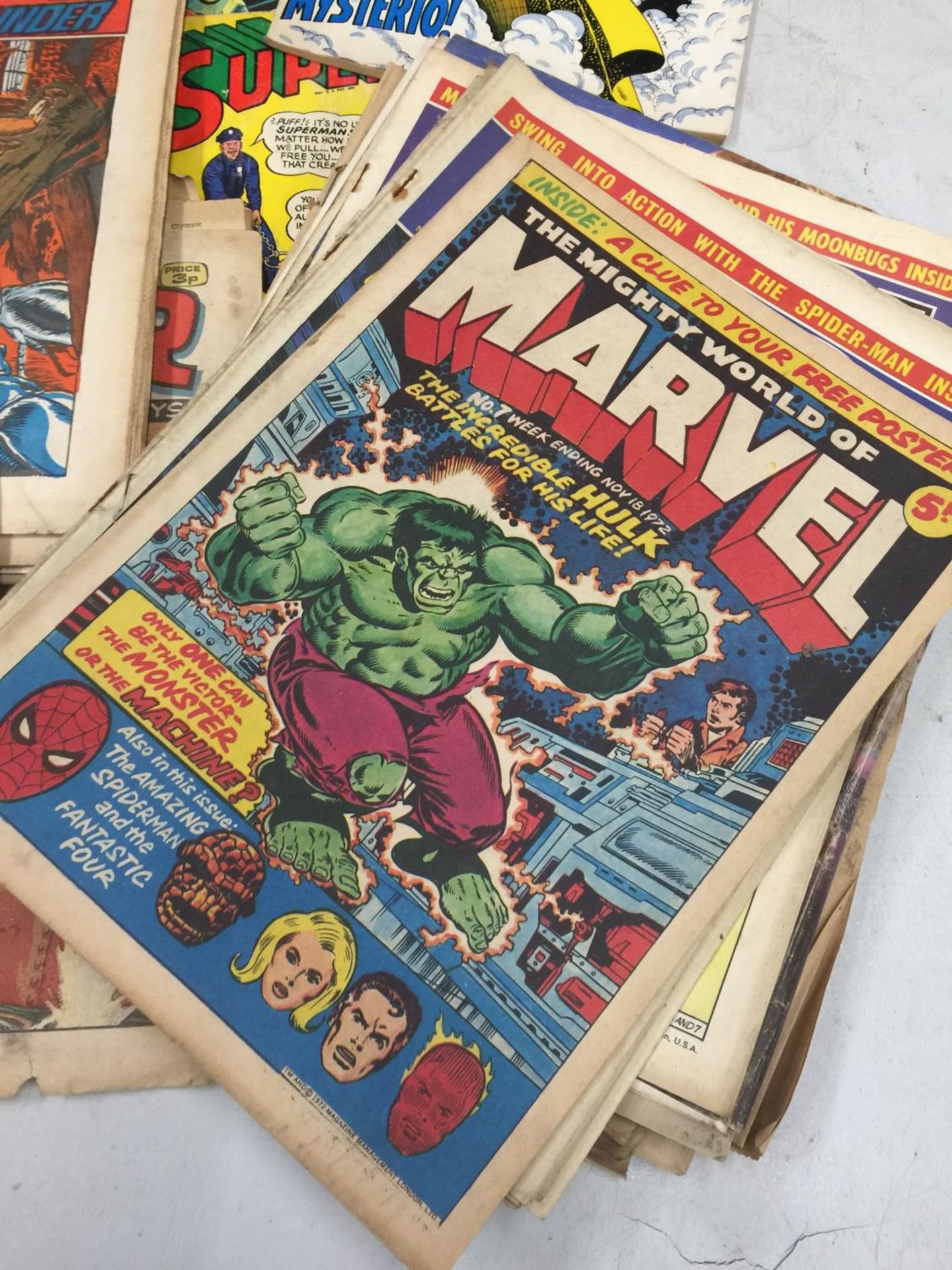 A QUANTITY OF VINTAGE COMICS FROM THE 1970'S TO INCLUDE TV 21, ROVER, SPIDERMAN, MARVEL, LION, ETC - Image 2 of 4