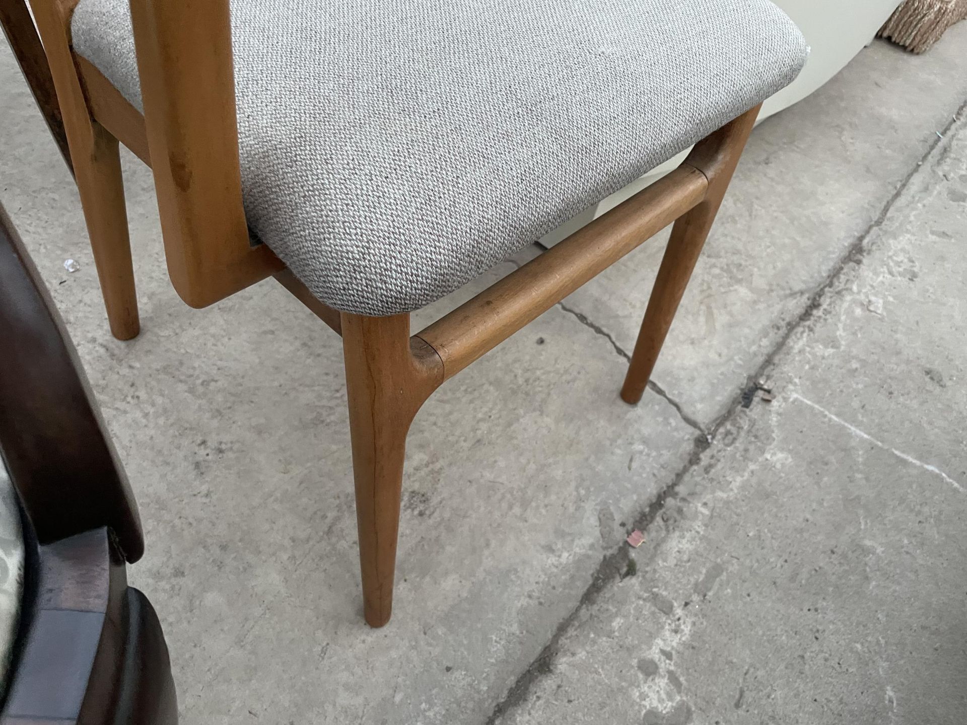 A RETRO BEECH ELBOW CHAIR STAMPED 'MAPLE' - Image 3 of 3