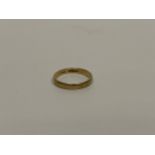 A 9CT YELLOW GOLD BAND, WEIGHT 1.49G