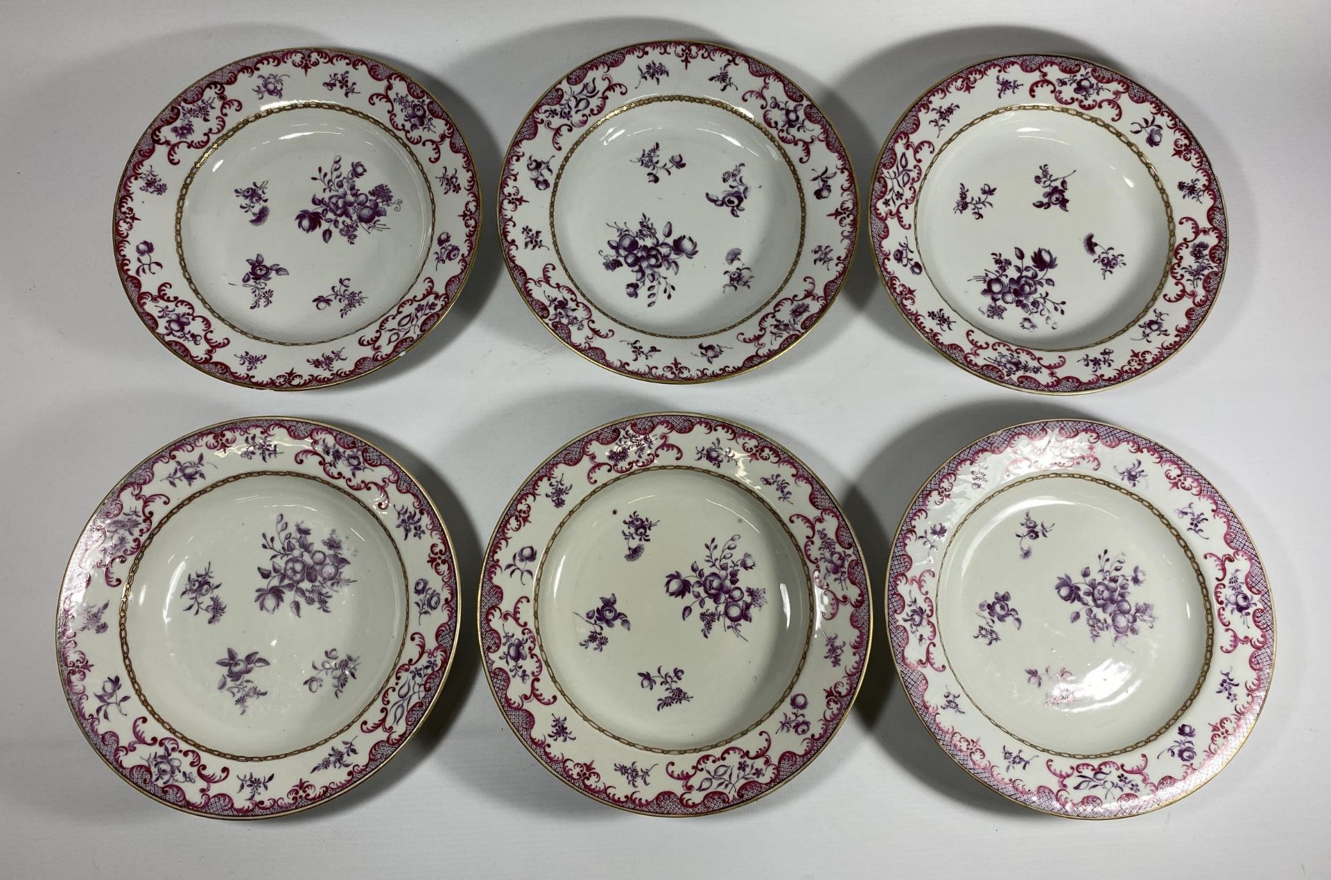 A SET OF SIX EARLY-MID 19TH CENTURY PORCELAIN HAND PAINTED DISHES, UNMARKED, DIAMETER 23CM