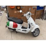 A PIAGGIO VESPA SCOOTER, REGISTRATION NUMBER LK03SHJ, COMPLETE WITH TWO KEYS AND V5 DOCUMENTS WITH
