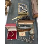 A MIXED LOT TO INCLUDE A BOXED ROAMER WRISTWATCH, BOXEDPARKER PEN SET, TWO BRASS PRISONER OF WAR