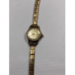 A 9CT YELLOW GOLD ROTARY WATCH & STRAP, TOTAL WEIGHT 15.2G
