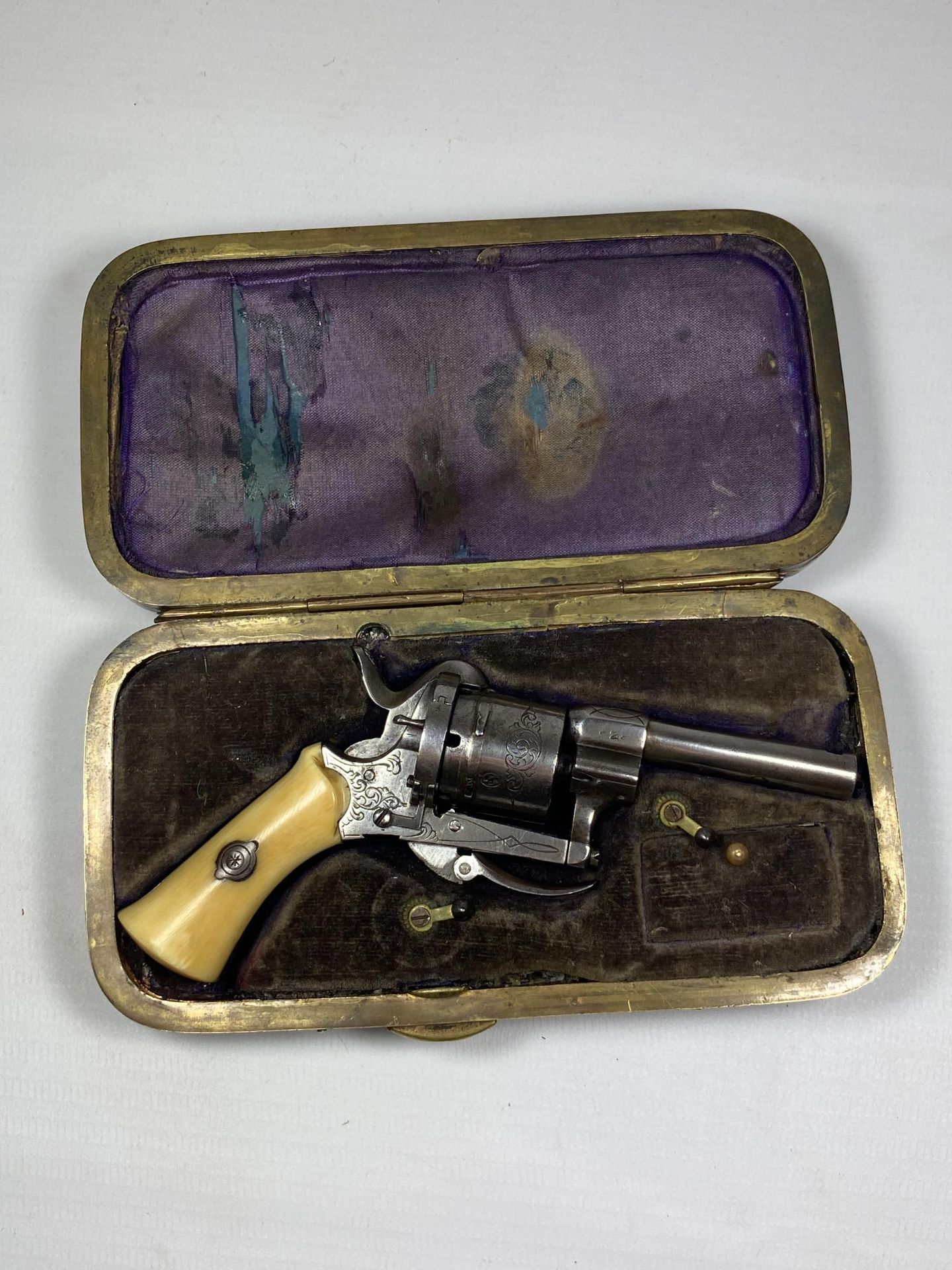 A RARE MID 19TH CENTURY TWIN SECTION GAMBLERS CASE CONTAINING A SIX SHOT PIN FIRE REVOLVER, LENGTH