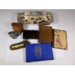 A MIXED LOT OF COLLECTABLE ITEMS TO INCLUDE MINIATURE CASED CAMERA, BLUE JOHN ETC